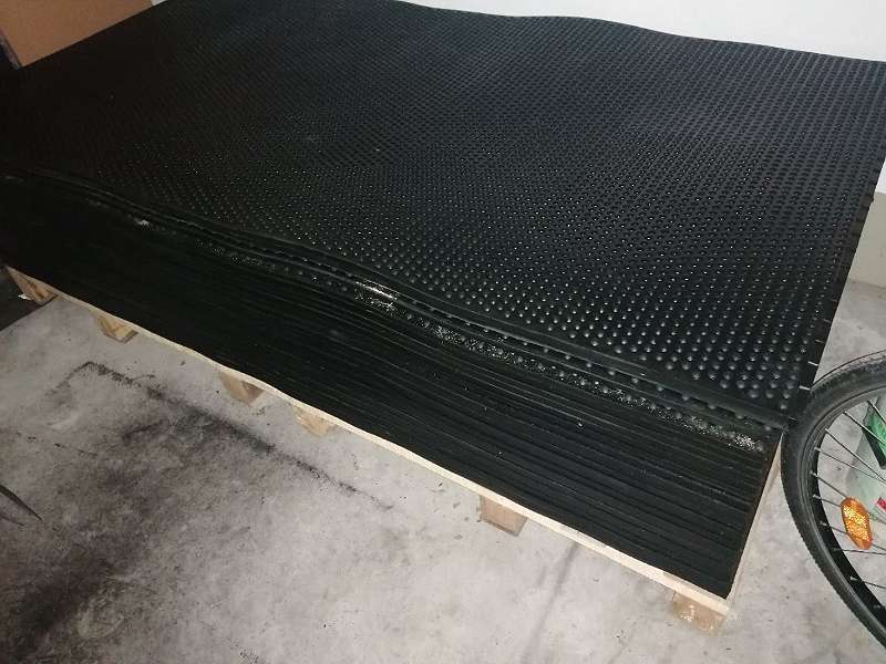 Gummimatten, Bodenschutzmatten, Stallmatten 2 x 1 Meter, 17 mm starkGummimatten, Bodenschutzmatten, Stallmatten 2 x 1 Meter, 17 mm stark