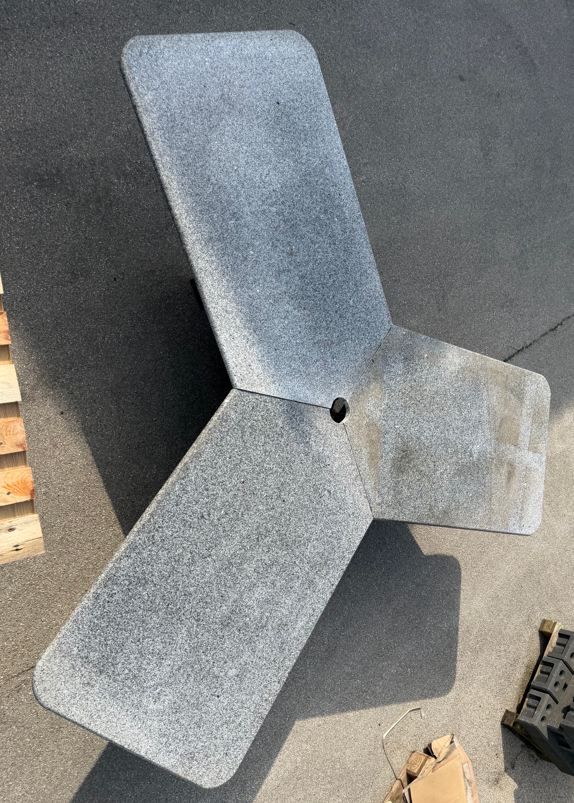 Tisch mit Granit Steinplatte