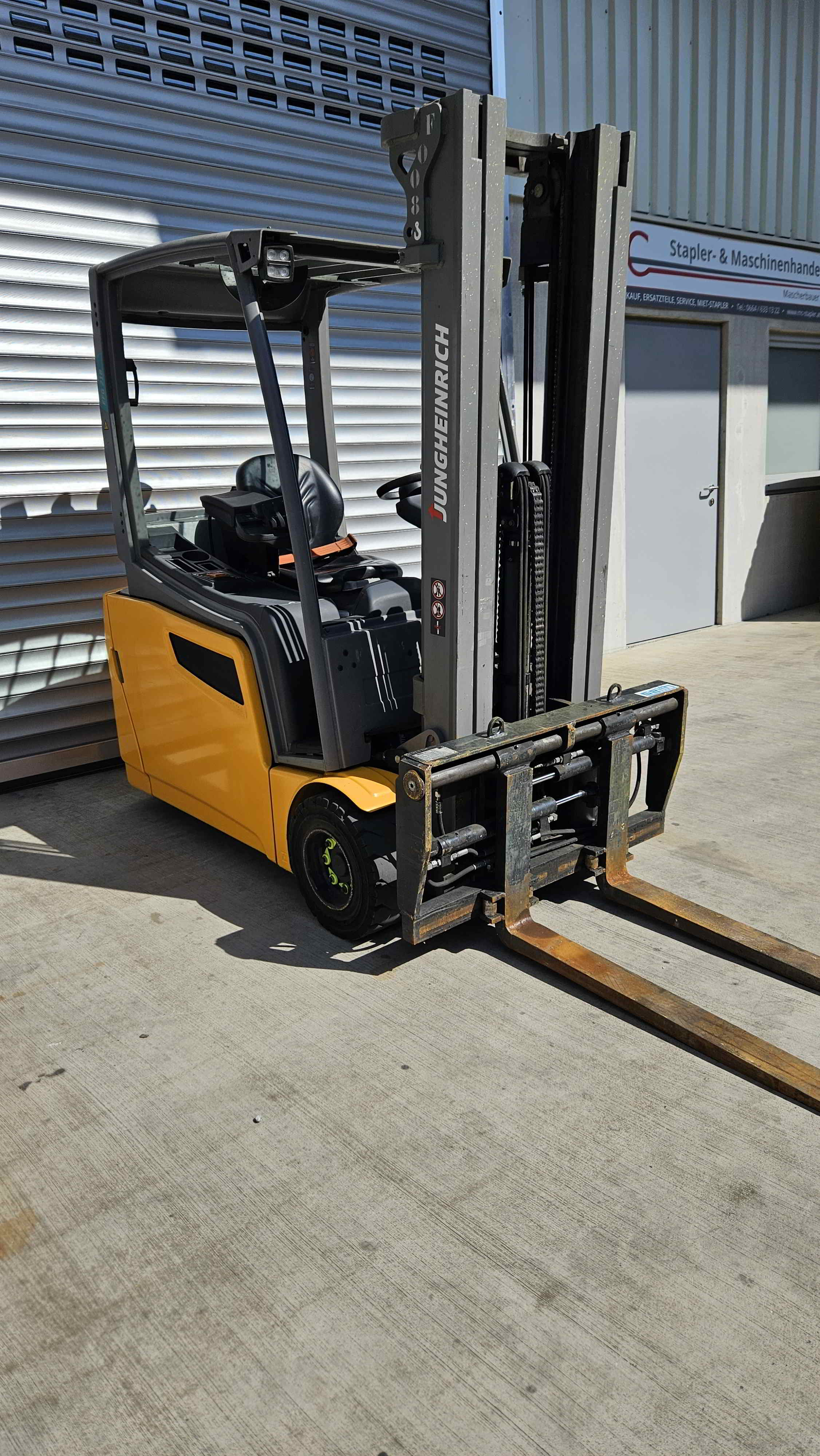 Elektro-Stapler Triplex 6m, Zinkenverstellgerät